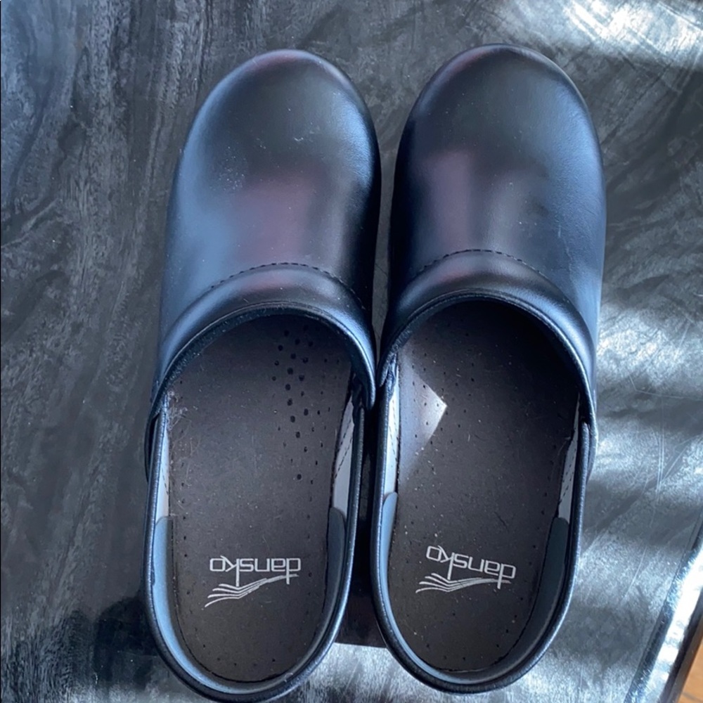BNWOT Black Dansko clogs